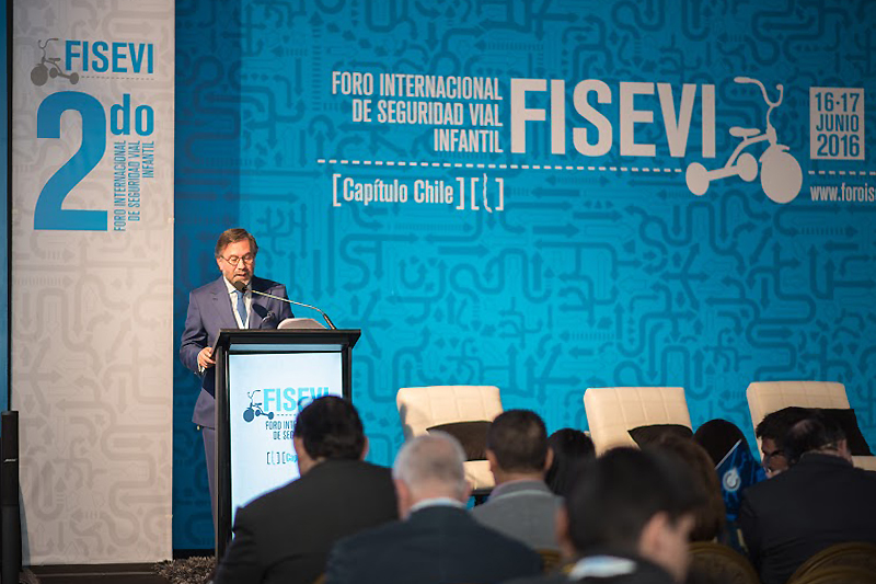 Alberto Escobar, Automobile Club of Chile, presented the new FIA child seat toolkit