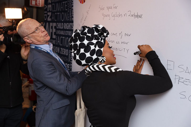 Zoleka Mandela, Global Ambassador, Child Health Initiative and Stefan Peterson sign the manifesto wall to demand safe, child- and climate-friendly neighbourhoods, that governments and cities must implement by 2030.
