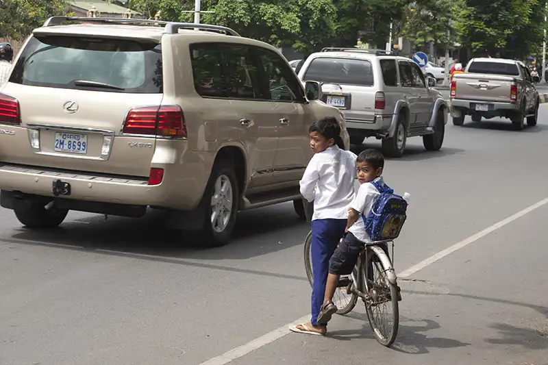 Cambodia builds national capacity to scale safe school zones
