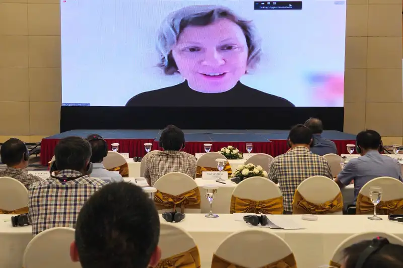 FIA Foundation Programmes Director, Aggie Krasnolucka, urged representatives to implement the SSZ Guide in their provinces.